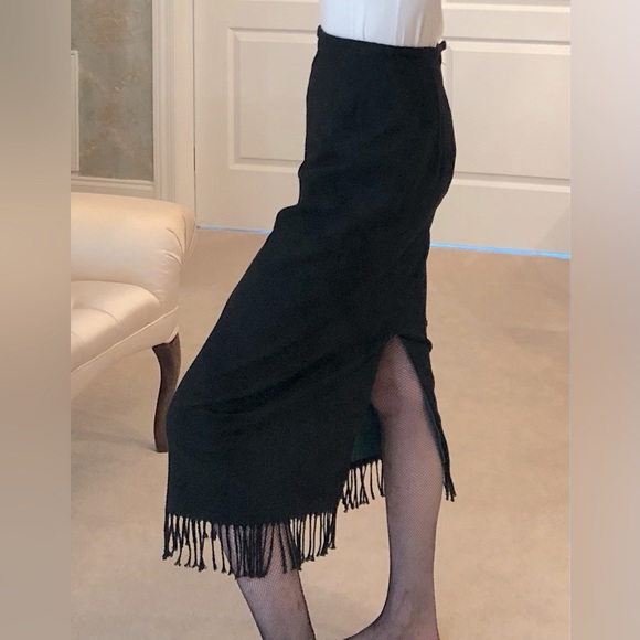 The Scottish shop Nassau Bahamas Dresses & Skirts - Black fringe, midi, straight skirt Back slit 100% wool fully lined W29 Hip 40